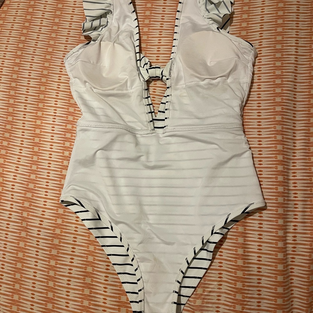 Cupshe Striped Ruffle Swimsuit - Picture 4 of 8